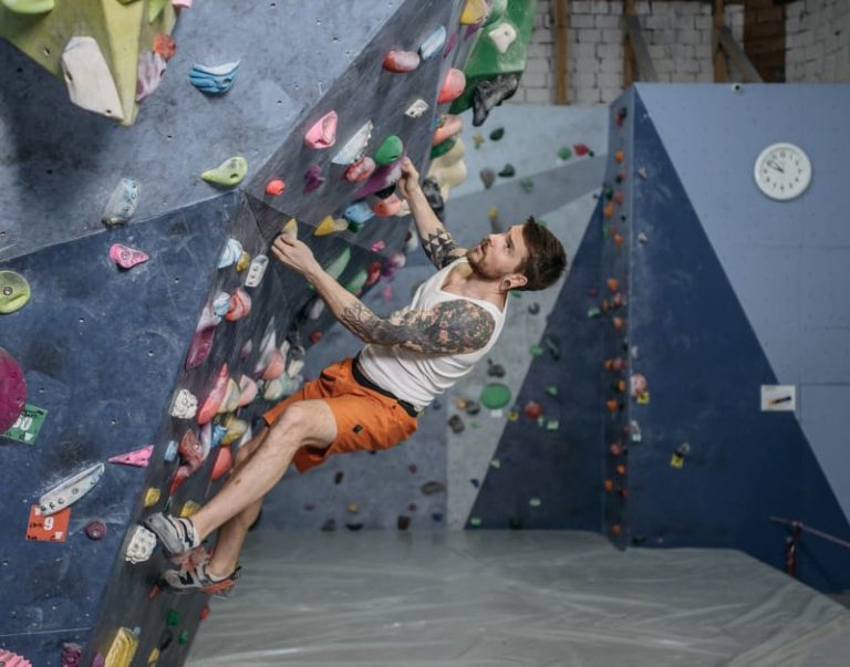5 Best Bouldering Pants for Gym & Indoor Climbing [2021]